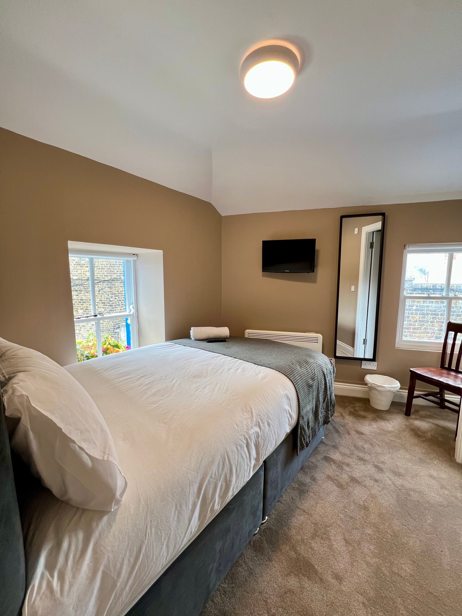 img of the economy room